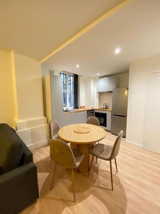 Ferienwohnung Cozy 1Br+Sofa Bed In Lyon Center Exterior foto